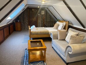 2 bedrooms, desk, iron/ironing board, free WiFi - Dyke Farm Barn - Rural I Quiet I Pet Friendly (Poynings)