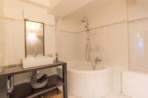 Bathtub, hair dryer, towels