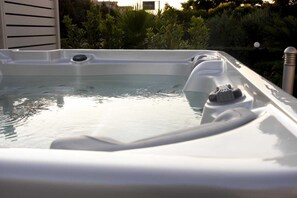 Outdoor spa tub - Trullo Orutra (Noci)