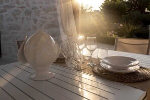 Outdoor dining - Trullo Orutra (Noci)