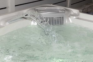 Shower, jetted tub, hair dryer, towels - Trullo Orutra (Noci)