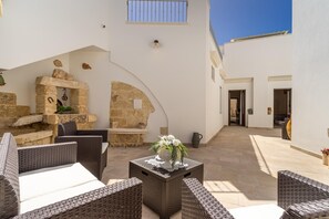 Free daily buffet breakfast - 2413 Donna Fiora Antica Dimora Luxury - Suite Superior (Alliste)