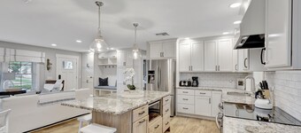 Hobe Sound Retreat - Bike 2 Beach - Brand NEW - Classic Palm Beach Coastal Decor