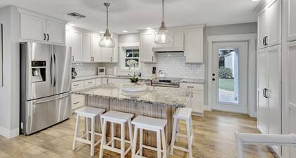 Hobe Sound Retreat - Minutes 2 Beach + Jupiter Island - Newly Renovated