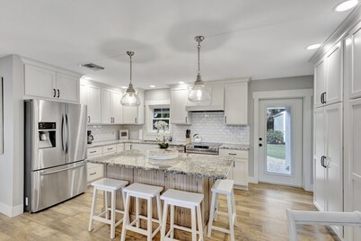 Hobe Sound Retreat - Minutes 2 Beach + Jupiter Island - Newly Renovated