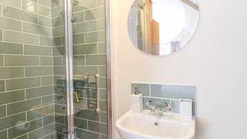 Cottage | Bathroom | Shower