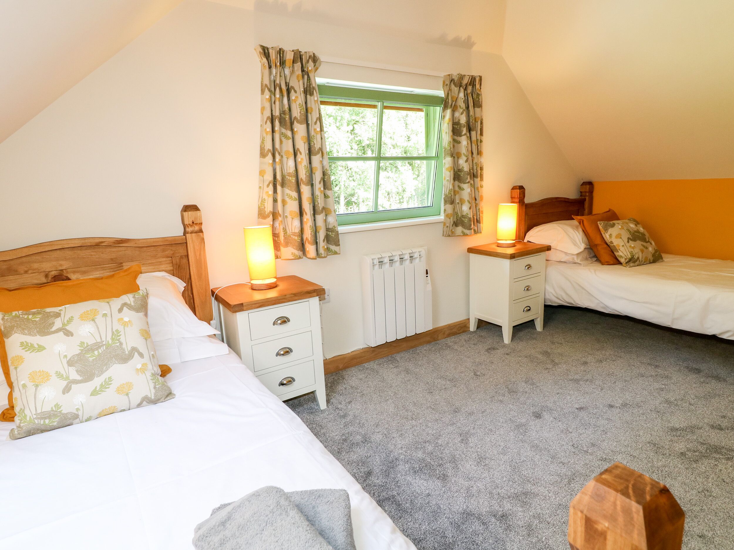 Cottage | 2 bedrooms, individually decorated, individually furnished, free WiFi