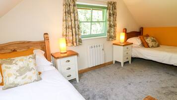 Cottage | 2 bedrooms, individually decorated, individually furnished, free WiFi
