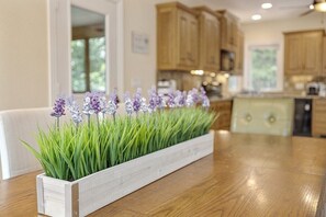 Dining - The Lake Escape - On Beaver Lake - Sleeps 15 (Garfield)