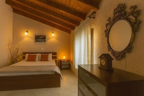 4 Schlafzimmer, Schreibtisch, Bügeleisen/Bügelbrett, Reisekinderbett