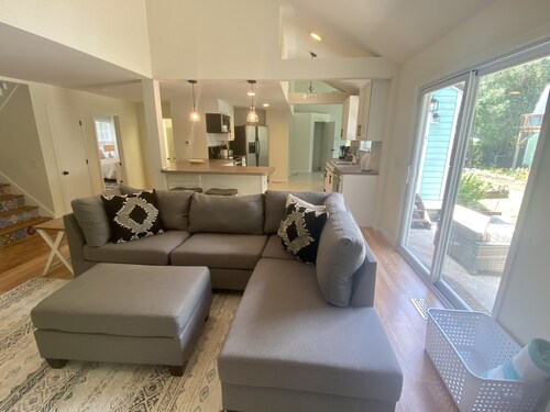 Peaceful private pool home dog friendly sleeps 8. large private lot fully fenced