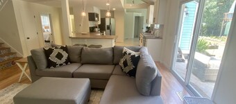 Peaceful private pool home dog friendly sleeps 8. large private lot fully fenced