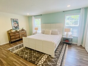 3 bedrooms, desk, iron/ironing board, free WiFi