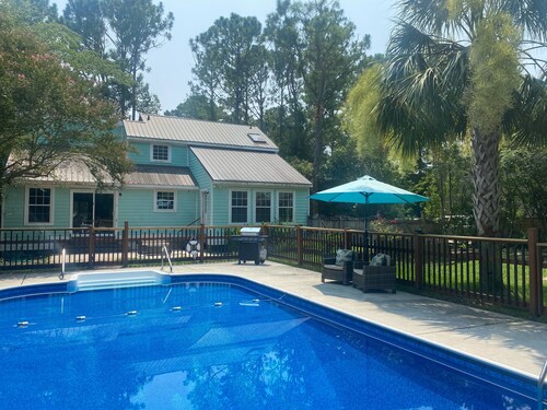 Peaceful private pool home dog friendly sleeps 8. large private lot fully fenced