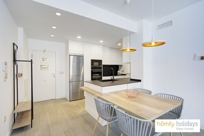 Réfrigérateur, micro-ondes, four, lave-vaisselle