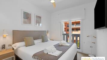 2 habitaciones, tabla de planchar con plancha y cuna de viaje