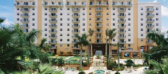 Resort Managed 2 BR -Sleeps 8 at Wyndham Palm Aire - Pools, Free Beach Shuttle!