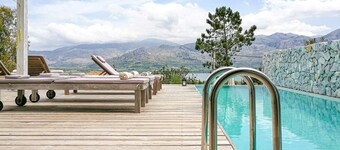 Villa Aetos Summary: