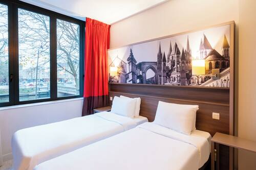 Select-Comfort-Betten, Zimmersafe, Schreibtisch