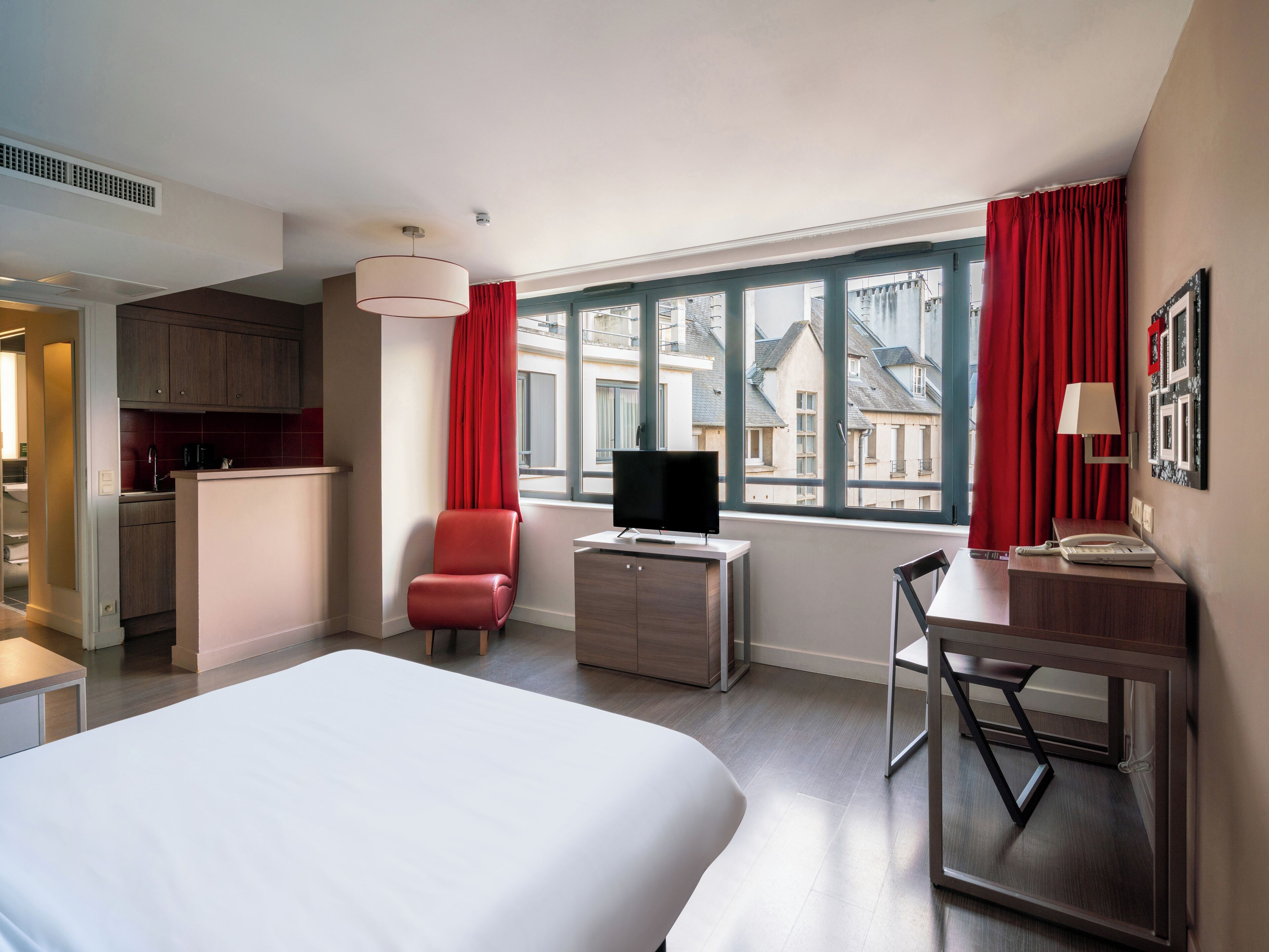 Select Comfort beds, in-room safe, desk, laptop workspace