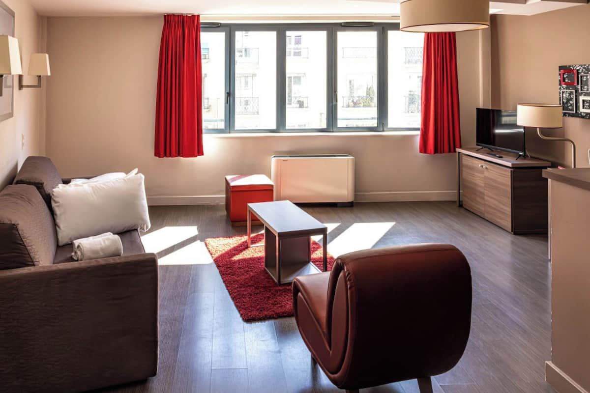 Select Comfort beds, in-room safe, desk, laptop workspace