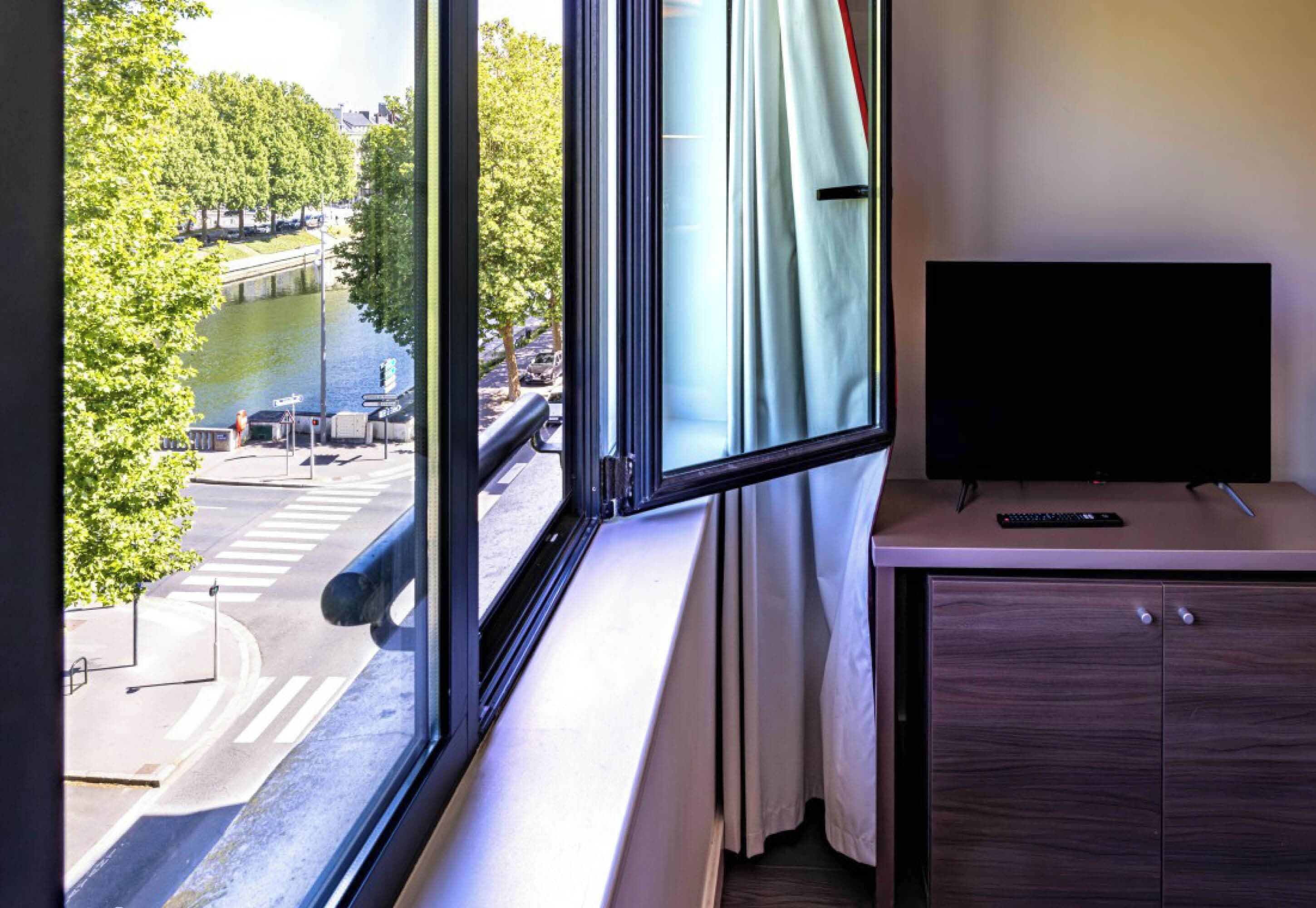 Select Comfort beds, in-room safe, desk, laptop workspace