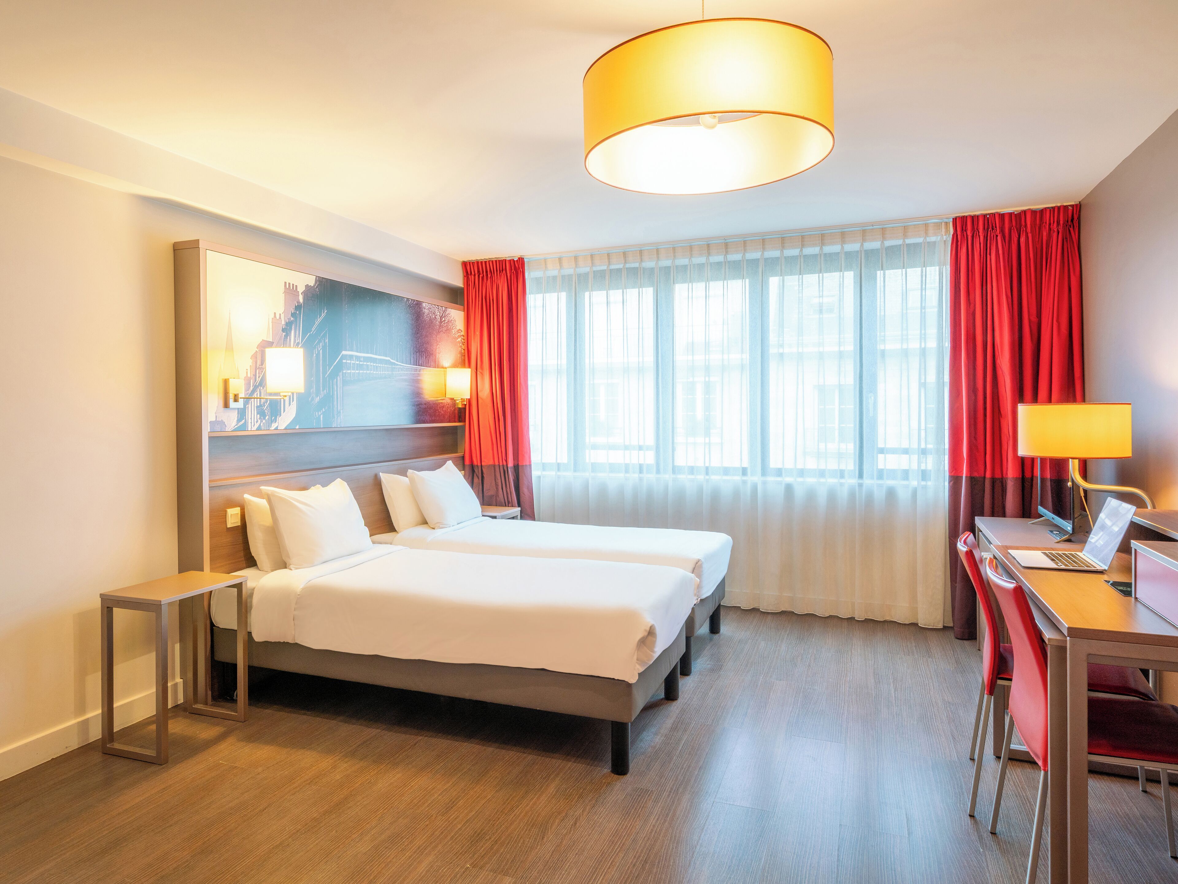Select-Comfort-Betten, Zimmersafe, Schreibtisch