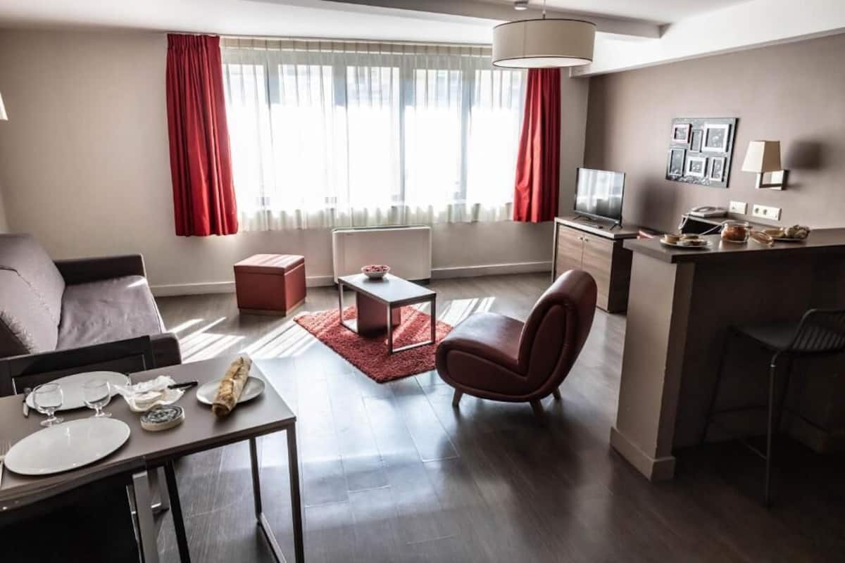 Grand Appartement 4 personnes | Matelas Select Comfort, coffres-forts dans les chambres, bureau
