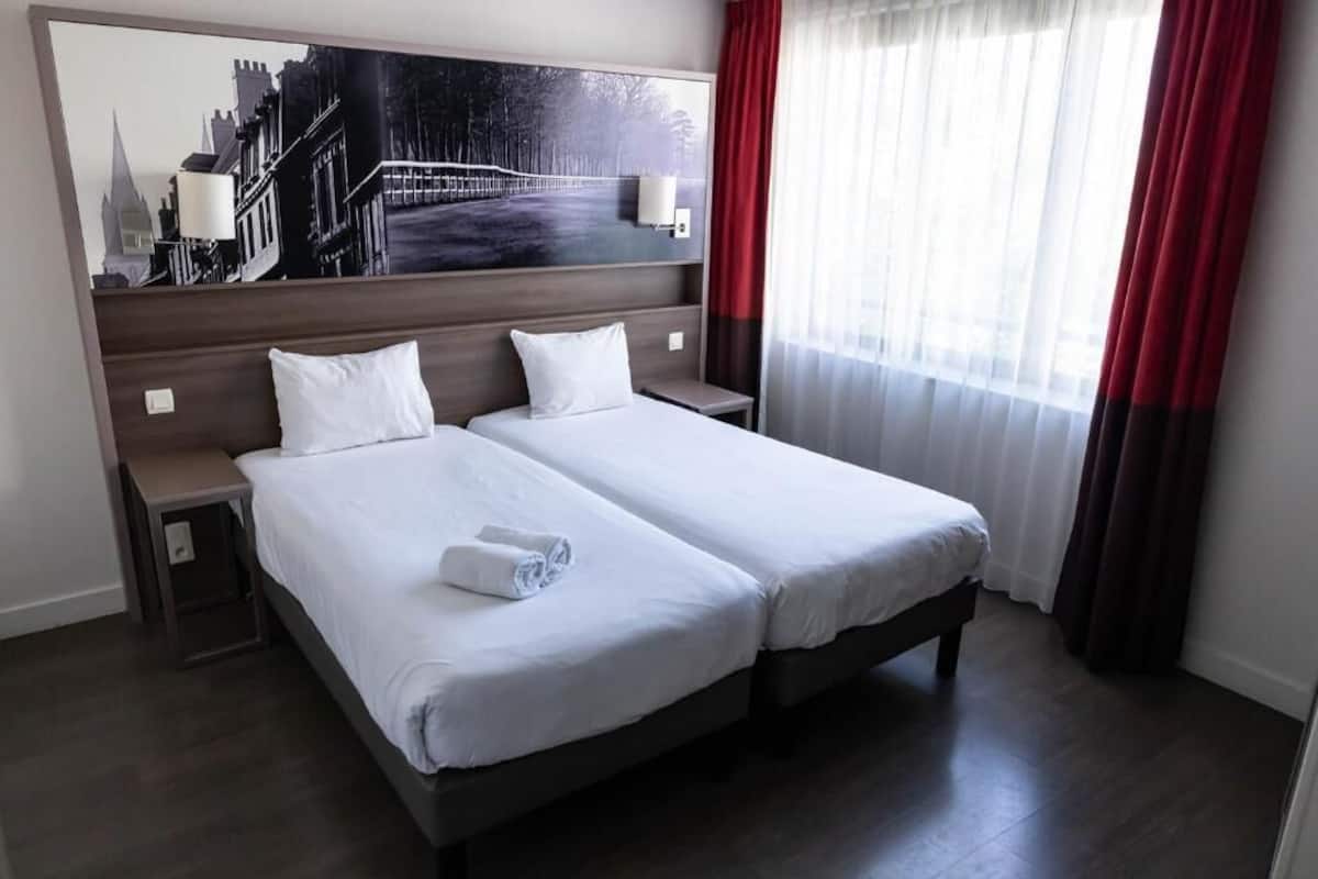 Studio Supérieur | Matelas Select Comfort, coffres-forts dans les chambres, bureau