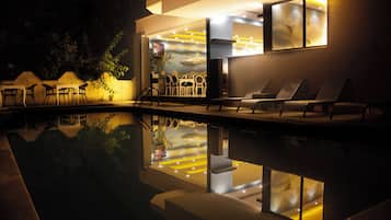 Seasonal outdoor pool