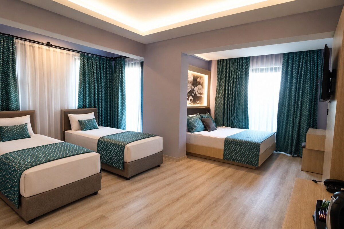 Superior Room, Pool View | Minibar, in-room safe, soundproofing, WiFi (free)