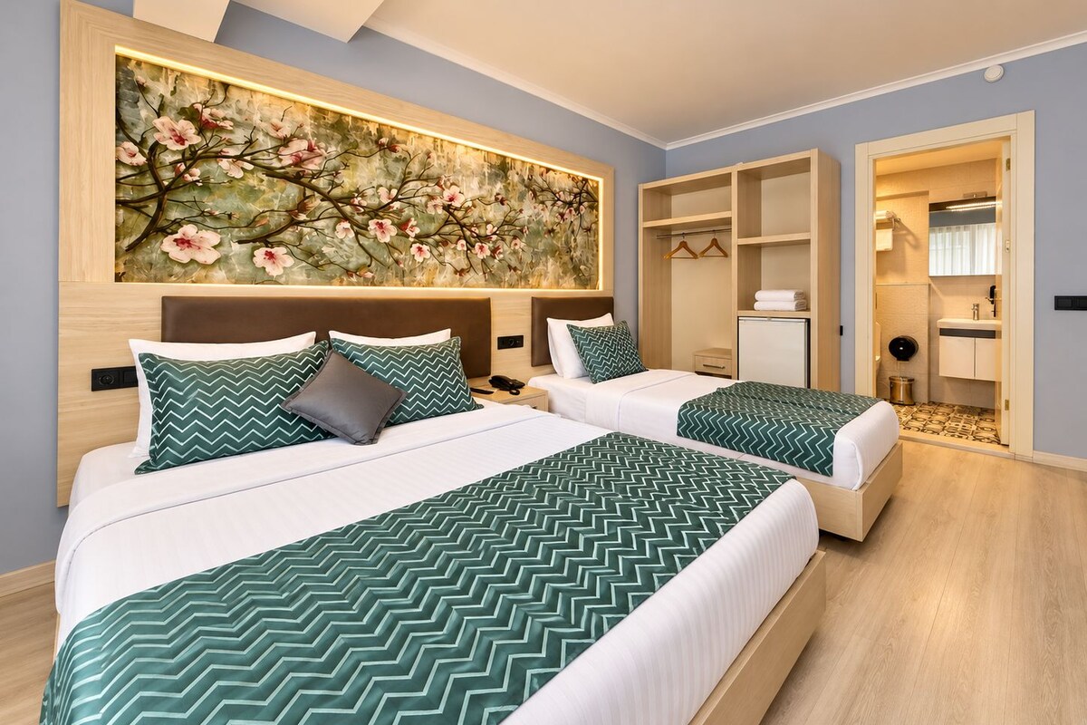 Standard Room | Minibar, in-room safe, soundproofing, WiFi (free)