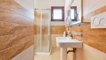 Camera | Bagno | Doccia, asciugacapelli, bidet, asciugamani