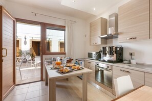 Petit déjeuner buffet (10 EUR par personne)