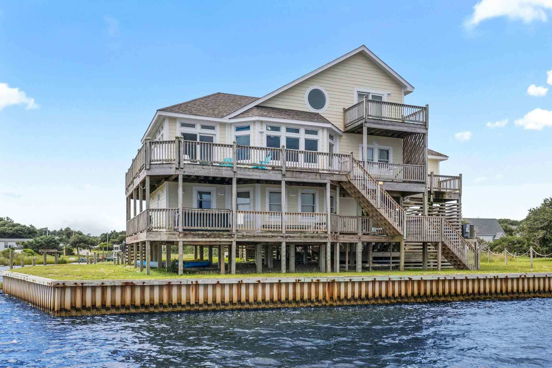 Soundfront Buxton Beauty. Dog Friendly w/ Hot Tub, Boat Slip, Windsports Access