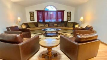 Smart-TV, Kamin, Bücher