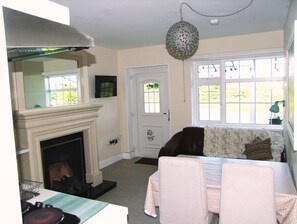 Smart TV y chimenea 