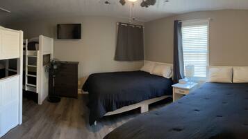 6 slaapkamers, een strijkplank/strijkijzer, gratis wifi, beddengoed