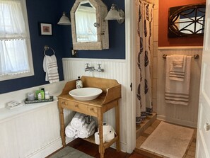 Shower, towels, toilet paper - Bucks County Rustic Farmhouse Private Suite (Chalfont)