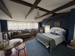 1 bedroom, in-room safe, desk, iron/ironing board - Bucks County Rustic Farmhouse Private Suite (Chalfont)