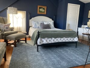 1 habitación, caja de seguridad en la habitación y escritorio 