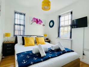 2 bedrooms, iron/ironing board, free WiFi, bed sheets