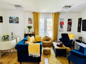 Smart TV, DVD player, books