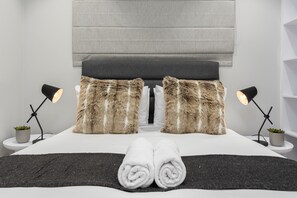 2 chambres, fer et planche à repasser, Wi-Fi, draps fournis