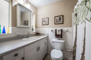 Cottage, 2 Bedrooms, Private Pool, Canal View | Bathroom