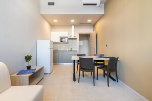 Comfort Condo | Private kitchen | Fridge, microwave, griddle, cookware/dishes/utensils - Camplus Regio Parco (Turin)