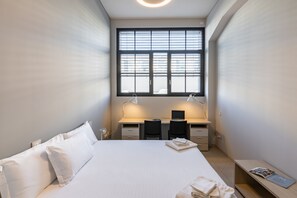 Condo tiện nghi đơn giản | 1 phòng ngủ, bàn, phòng cách âm, truy cập Internet không dây miễn phí