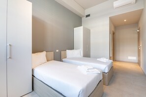 Comfort Condo | Desk, soundproofing, free WiFi, bed sheets