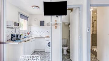 Fridge, microwave, coffee/tea maker, toaster