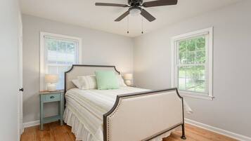 3 camere, una scrivania, ferro/asse da stiro, culla da viaggio